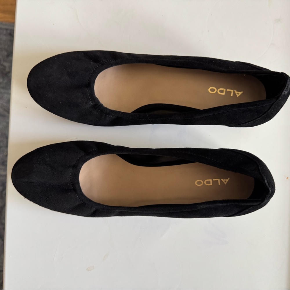 NEW in box Aldo size 8 1/2 black suede pump with light gold heel - Picture 2 of 5